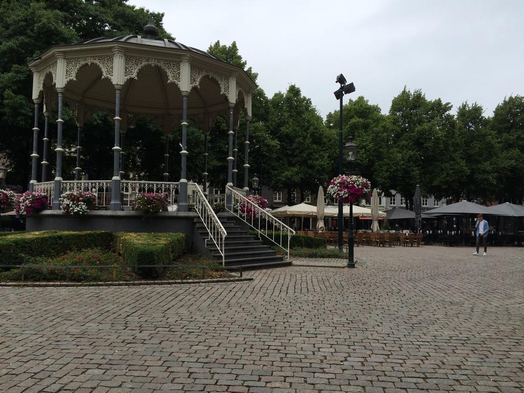 Hotel En Grand Cafe De Pauw Roermond Exterior foto